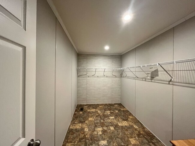 Building Photo - 1607 Delaware Dr