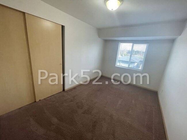 Building Photo - 4 Bedroom 2.5 Bathroom Single Family Home in Tacoma!