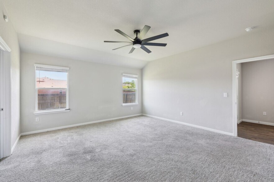 Building Photo - 210 Seaholm Ln