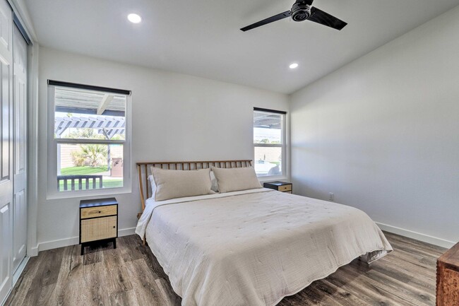 Building Photo - 44065 Dalea Ct