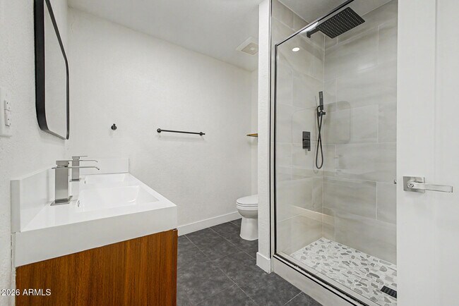 Building Photo - 8711 E Latham St