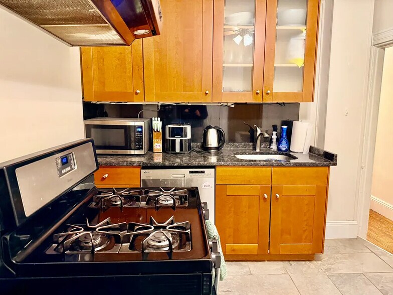 Building Photo - 48 Saint Germain St