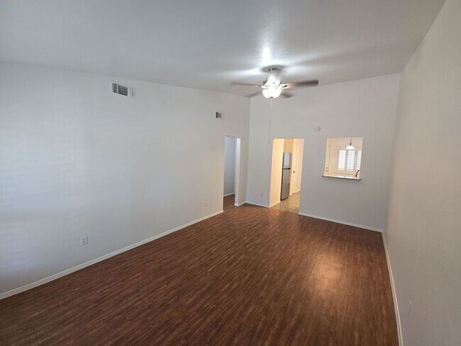 Building Photo - 1104 Columbia Ave