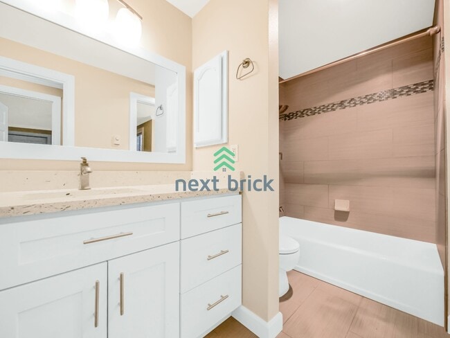 Building Photo - Gorgeous 2 Bed 1.5 Bath Condo for Rent!
