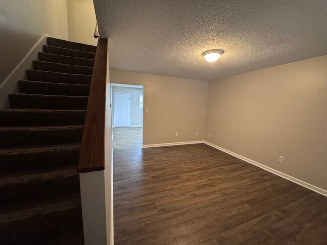 Building Photo - 2 Bed 1.5 Bath Apartment in Benton