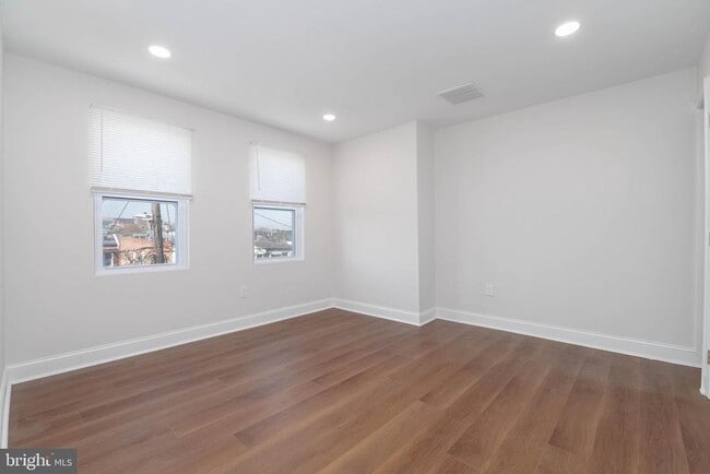 Building Photo - 508 N Linwood Ave