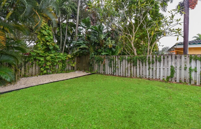 Building Photo - 700 SW 4th St