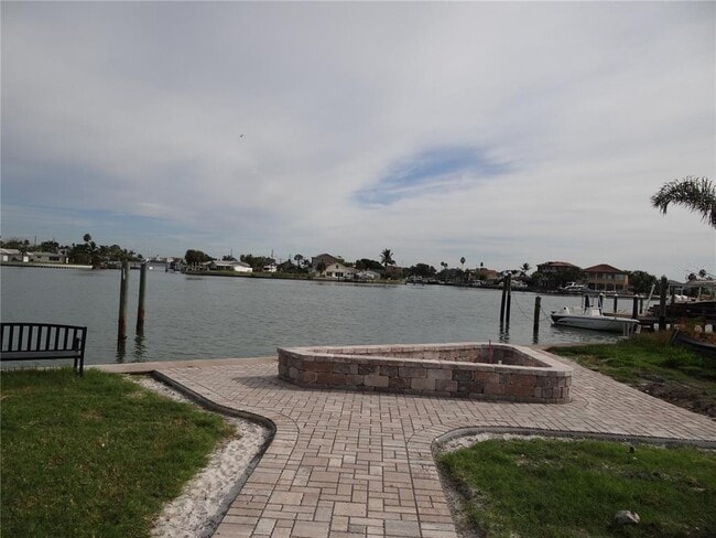 Building Photo - 13360 Boca Ciega Ave