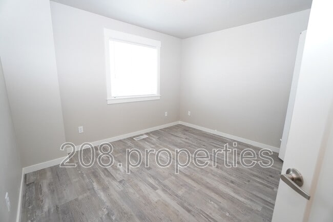 Building Photo - 431 2nd Ave N