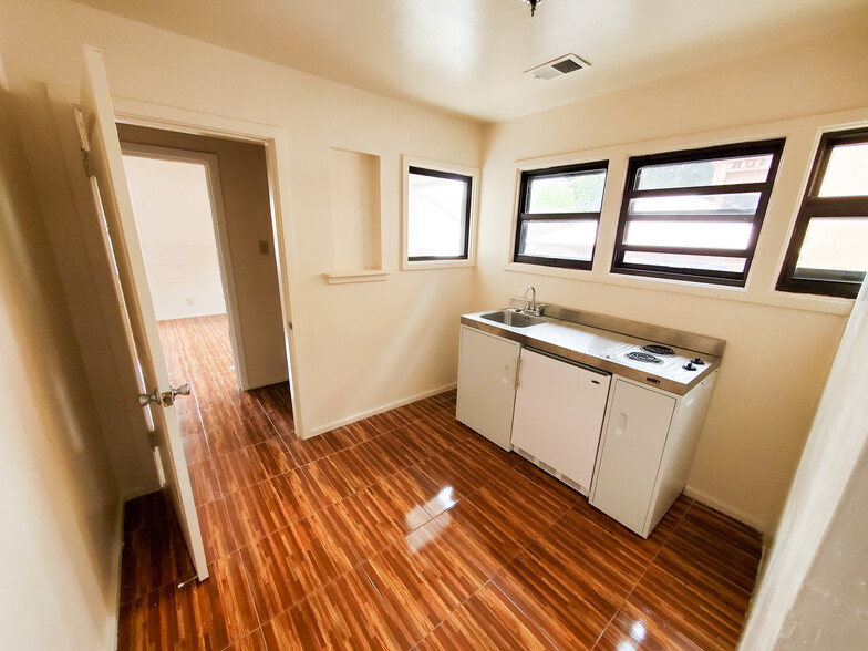 Kitchen - 718 1st Ave