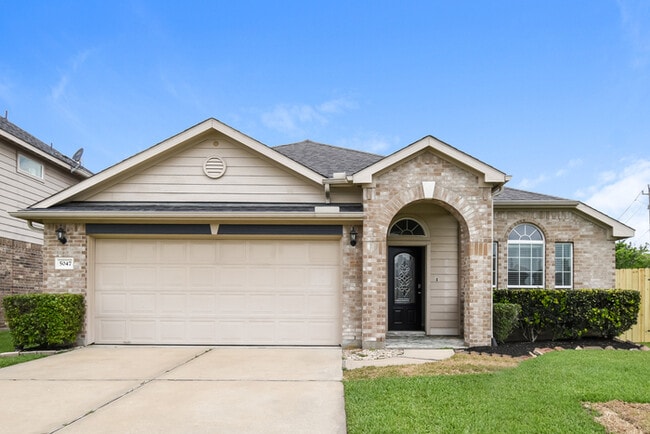 Building Photo - 5047 Gulf Stream Ln