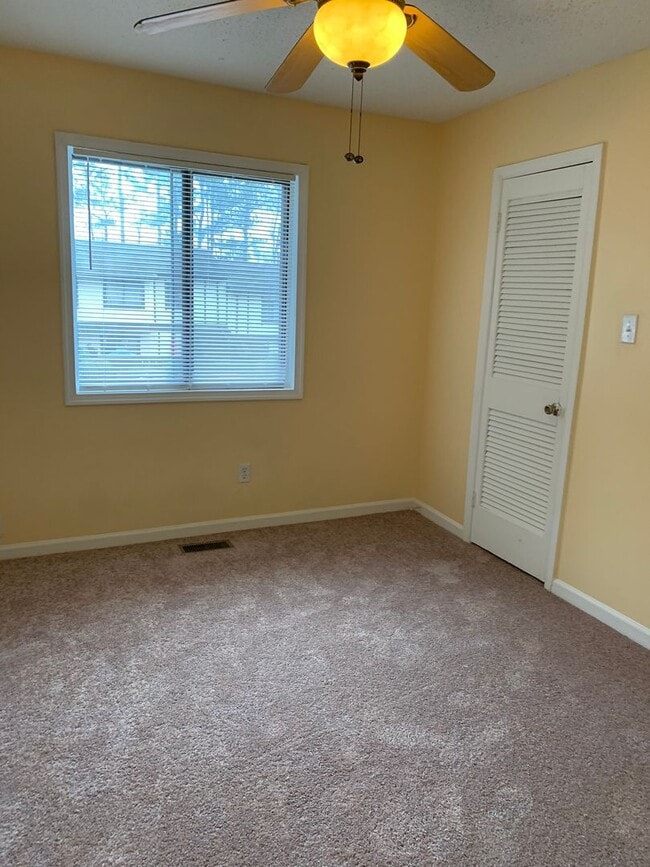 Building Photo - Rent Special! Half off first months' rent ...