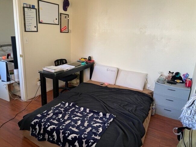 Building Photo - 792 Terminio Ave Long Beach CA 90804