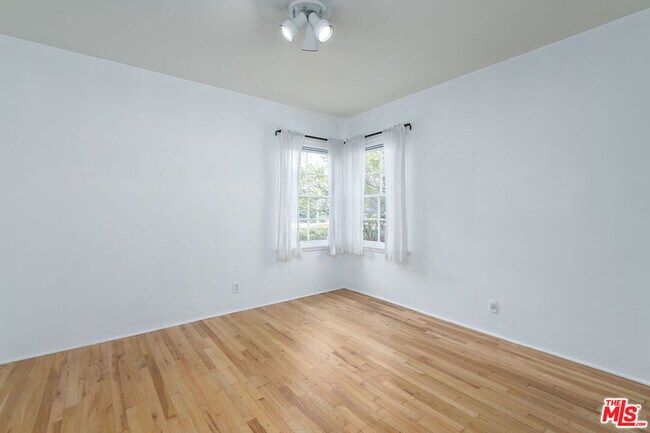 Building Photo - 1133 26th St