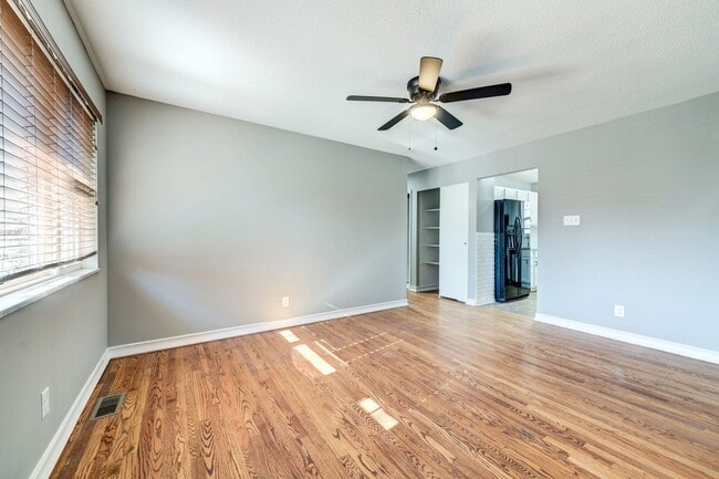 Building Photo - 3633 Shores Dr