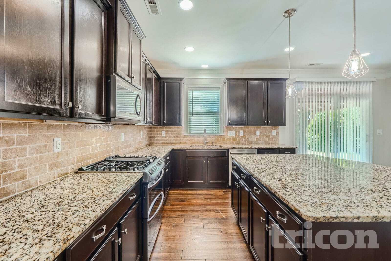 Building Photo - 6013 Hyde Park Drive