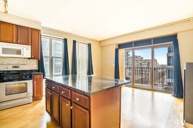 Building Photo - 1250 S Indiana Ave