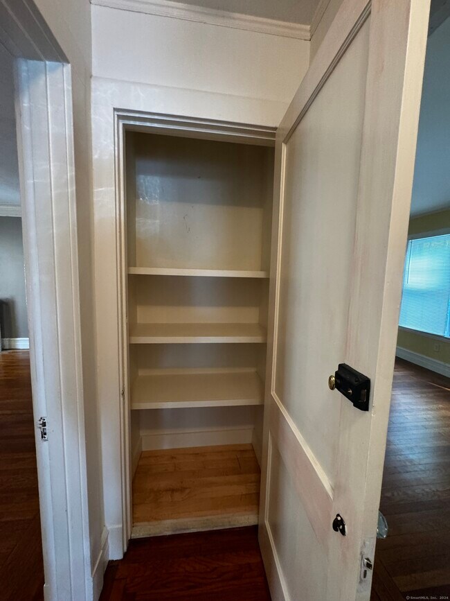 Building Photo - 809 Whitney Ave