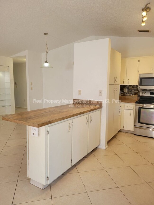 Building Photo - 11609 Shady Tree Pl