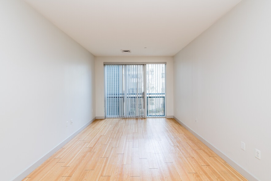 Building Photo - 320 D St