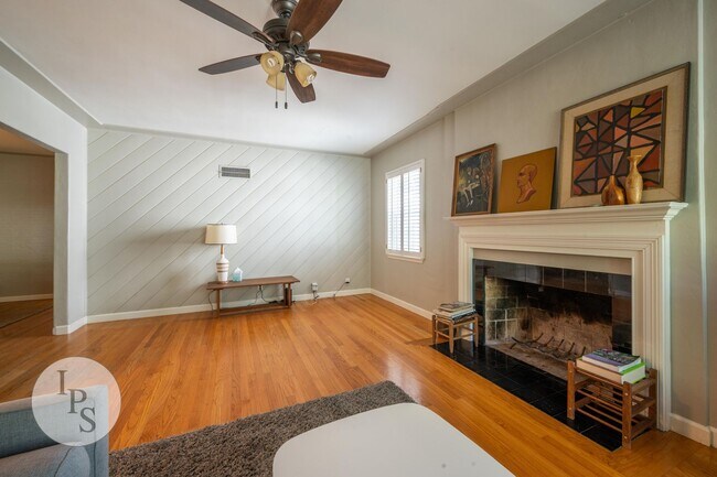 Building Photo - Beautifully Updated Fresno High Home - Walkable to Gazebo Gardens, 3BR/1BA, Partially Furnished