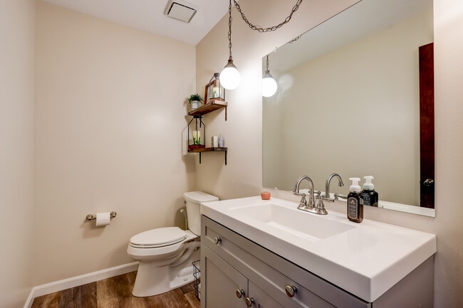 Building Photo - 16450 Dane Ct E