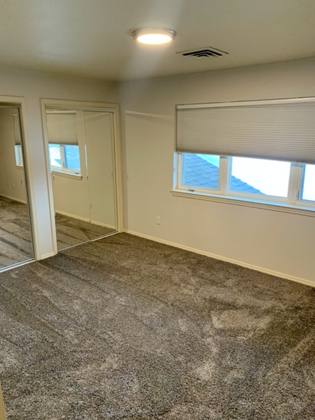 Building Photo - 104 S Yellowstone Ave