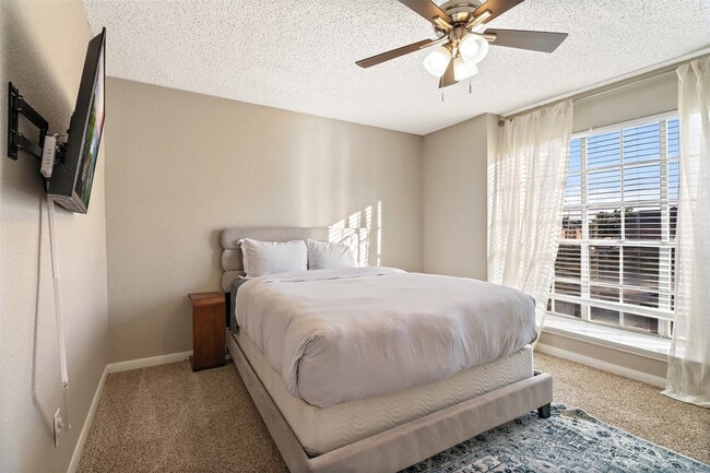 Building Photo - 12400 Overbrook Ln