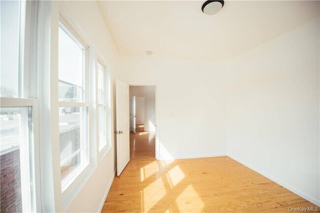 Building Photo - 1443 Beach Ave