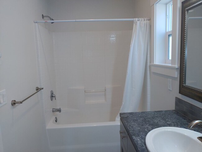 Building Photo - Lovely Single Level Home in Freeland and Pet Friendly!!