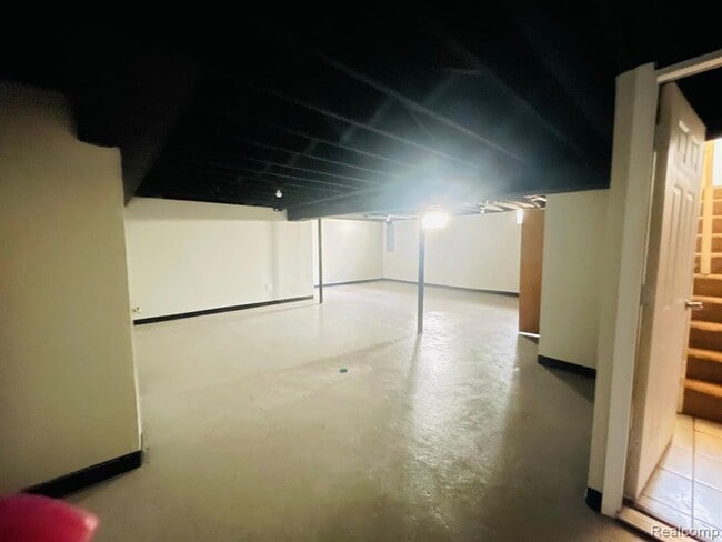 Building Photo - 33910 Playview Ct