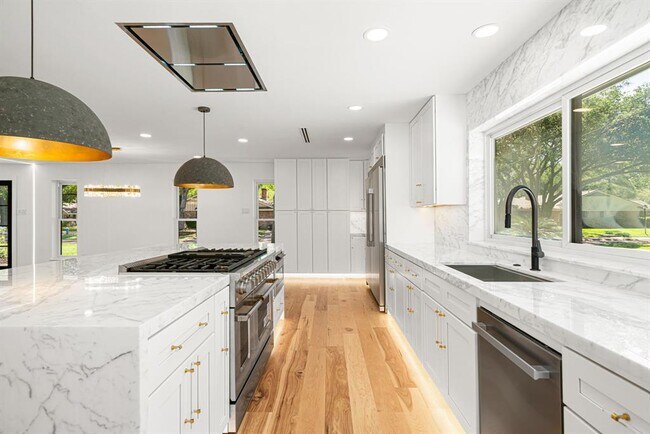 Building Photo - 2506 Briarbrook Dr