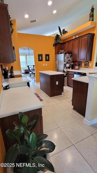 Building Photo - 8247 Hedgewood Dr