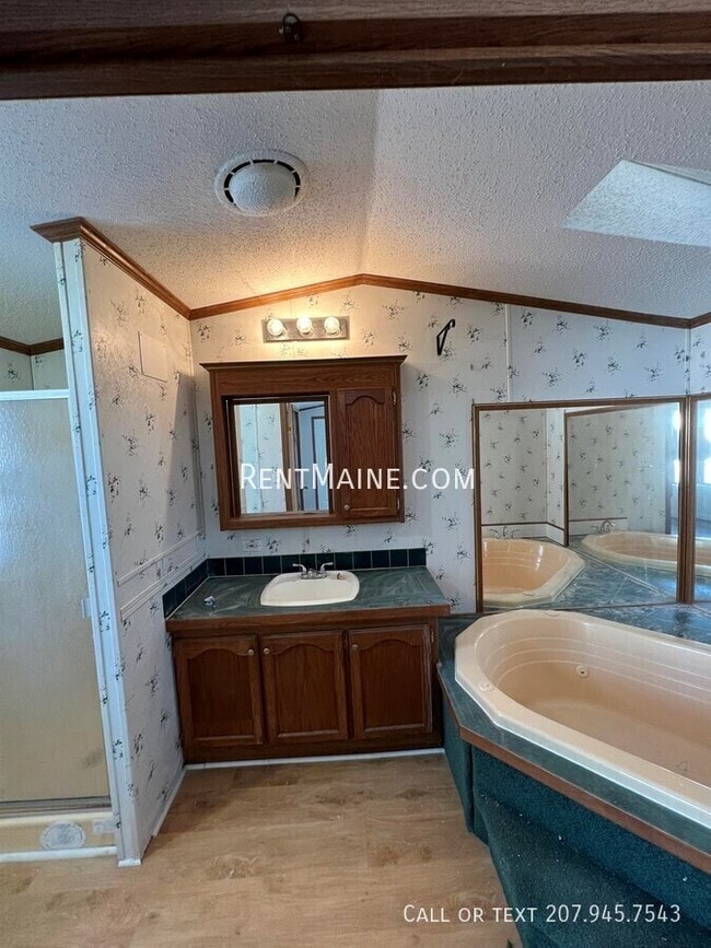 Building Photo - 30 Exeter Rd