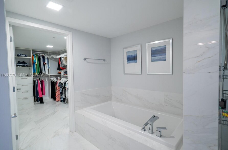 Building Photo - 400 Sunny Isles Blvd