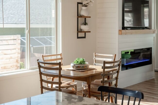 Building Photo - 3 Bedroom, 2 Bath Home