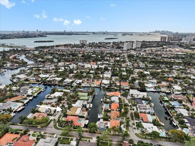 Building Photo - 12930 Oleander Rd