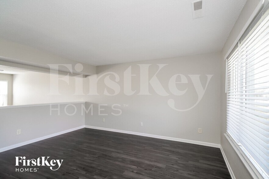 Building Photo - 837 Franklin Lakes Blvd