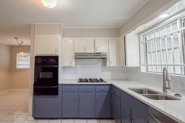 Building Photo - 8303 Edgemoor Dr