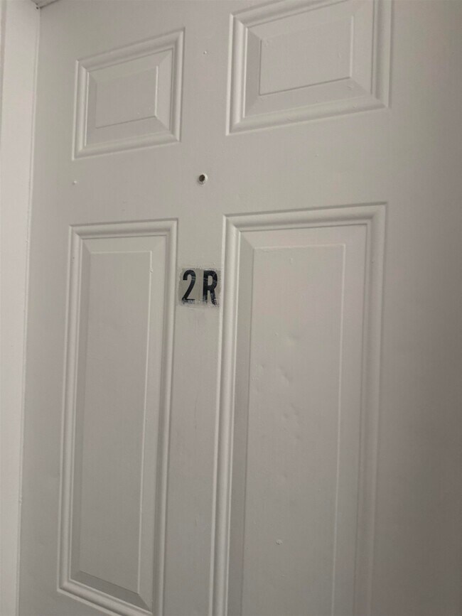 Building Photo - 1128 Summit Ave