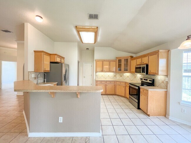 Building Photo - Available NOW!!!! This charming 1 story, 3...