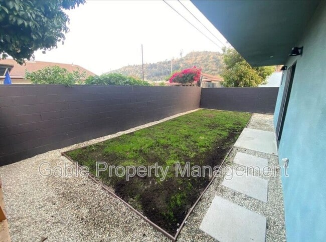 Building Photo - 2320 Fernleaf St