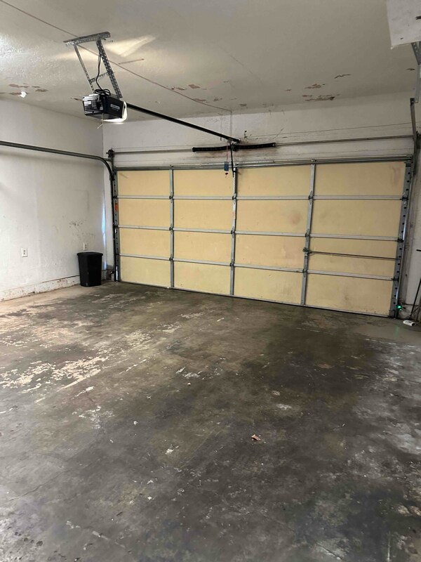 Building Photo - 2118 W Randall Ave