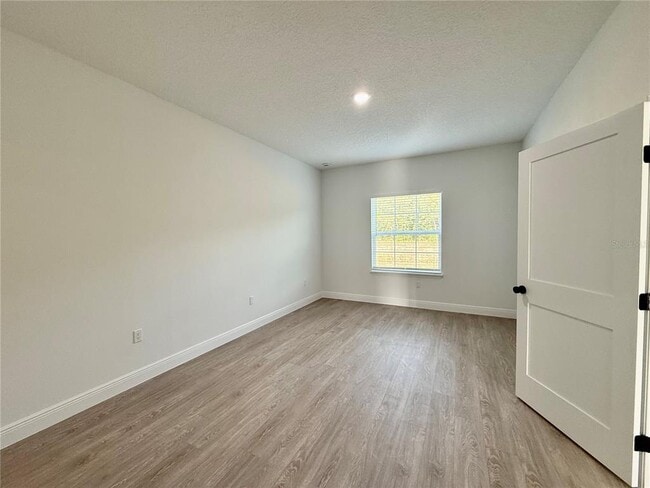 Building Photo - 1393 W Lorraine Dr