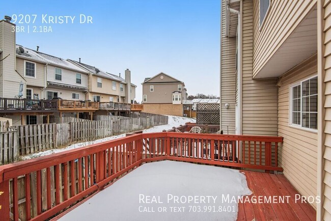 Building Photo - 3-Bedroom, 2.5-Bath Townhome with One-Car ...