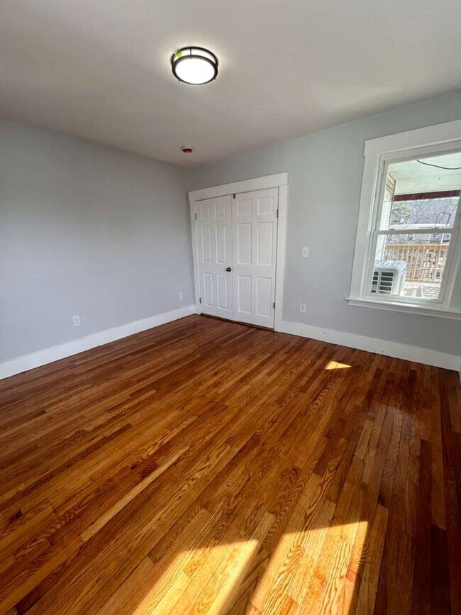 Building Photo - 67 Fairlawn Ave