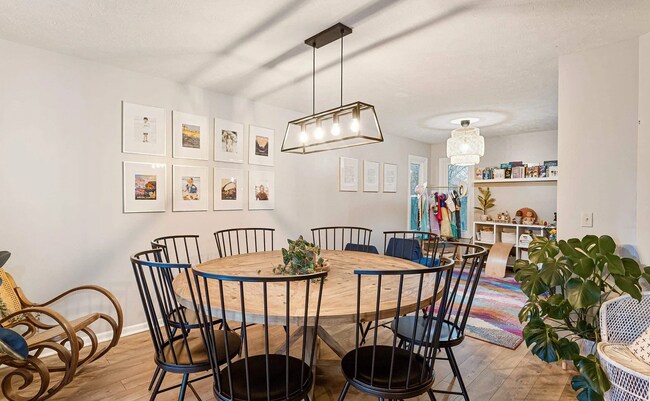 Building Photo - Gorgeous Millard Home!!