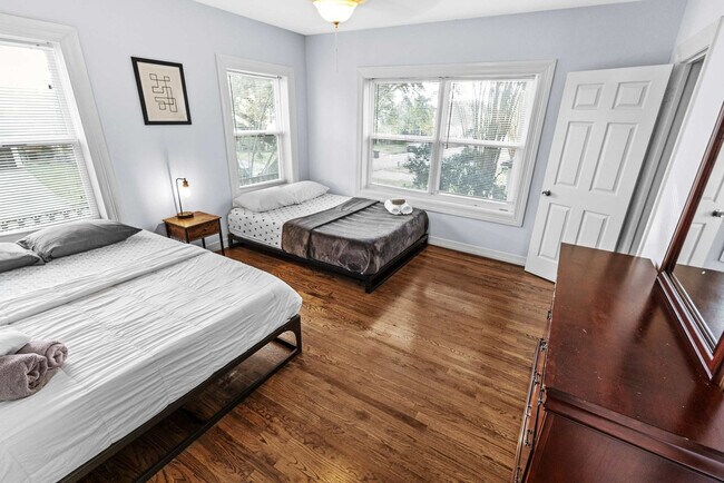 Building Photo - 3321 Charleston St