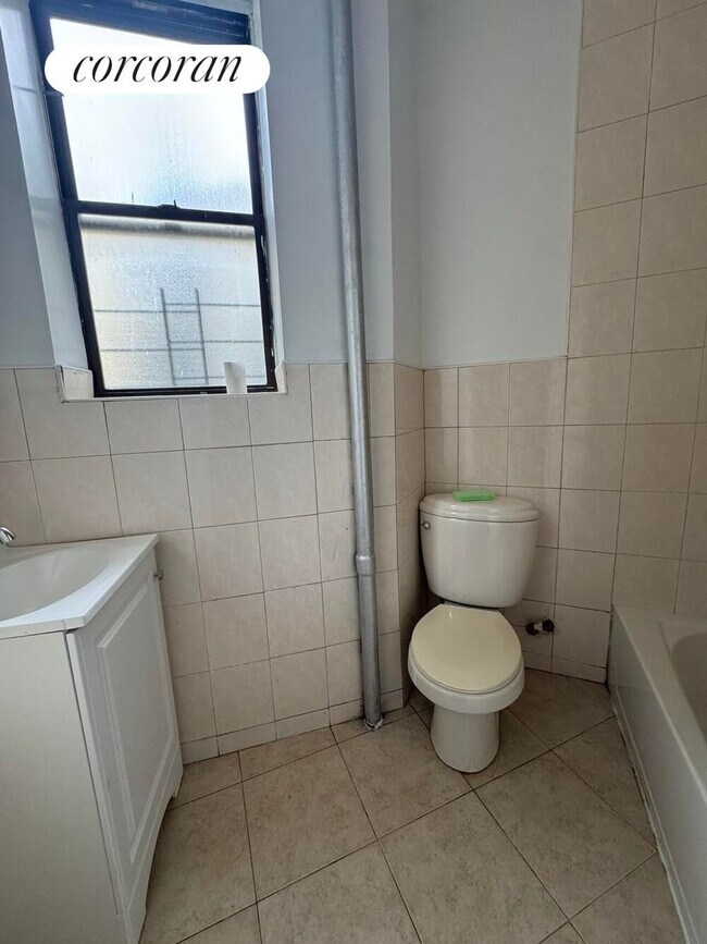 Building Photo - 1526 Pacific St