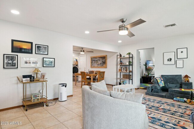 Building Photo - 6721 N 12th Wy